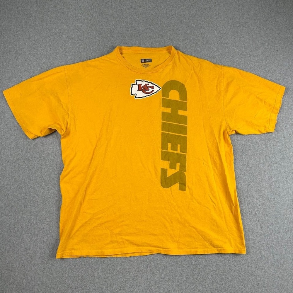 Kansas City Chiefs Graphic T-Shirt NFL Team Apparel Men 2XL Gold Cotton Football